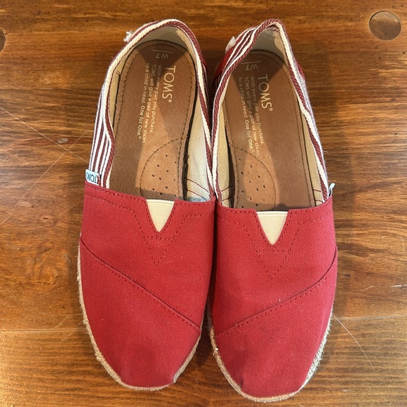 Tom’s Women’s Sneaker - Picture 2 of 3